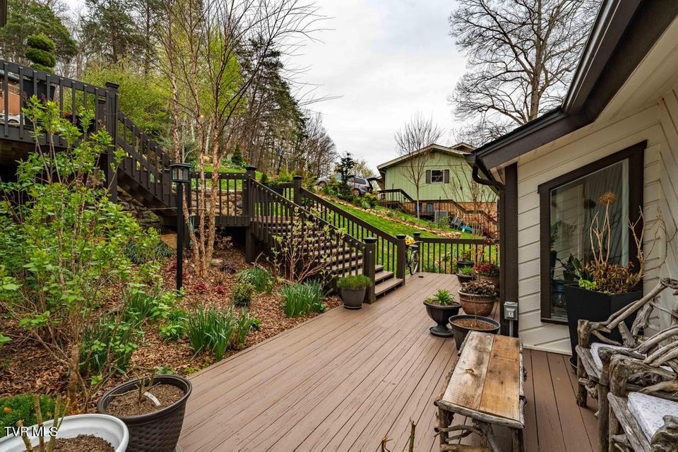 Photo #26: 487 Lakeshore Road