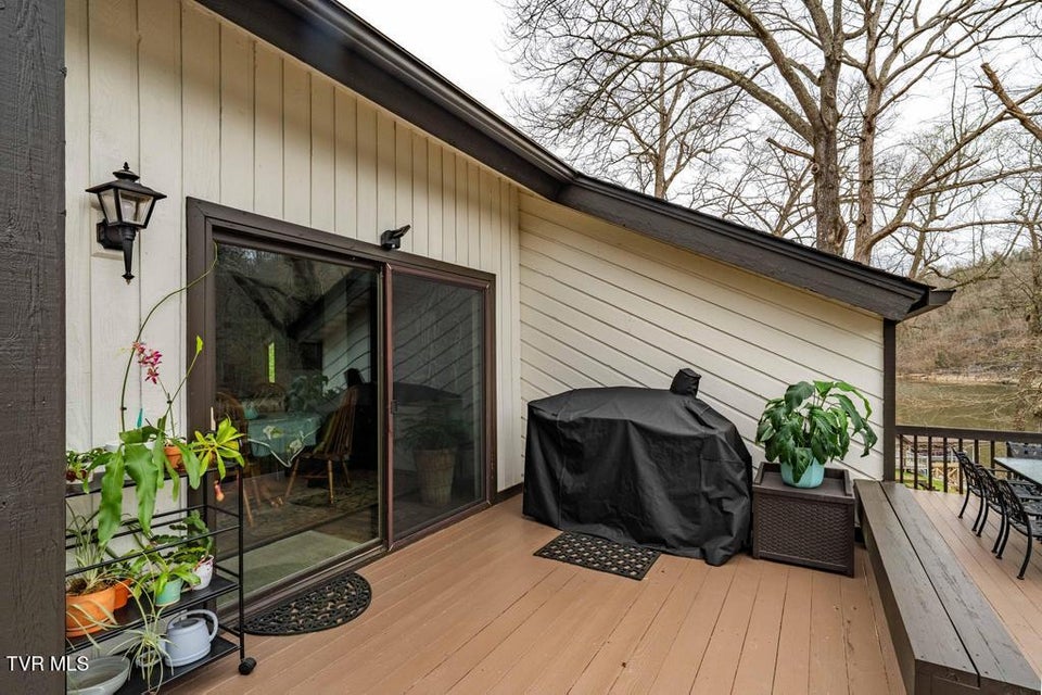 Photo #28: 487 Lakeshore Road