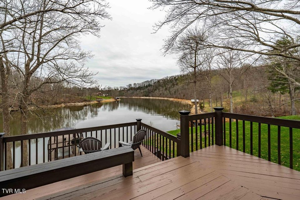 Photo #29: 487 Lakeshore Road