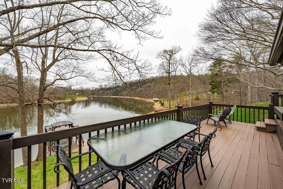 Photo #32: 487 Lakeshore Road