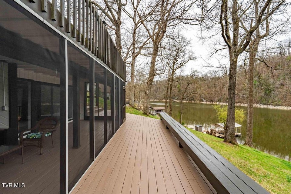 Photo #35: 487 Lakeshore Road