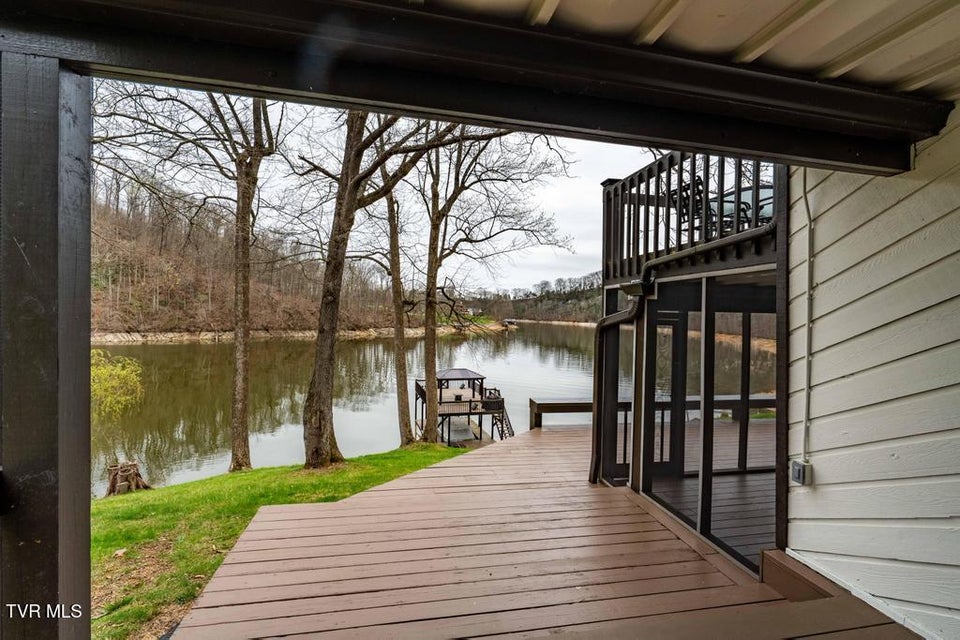 Photo #38: 487 Lakeshore Road