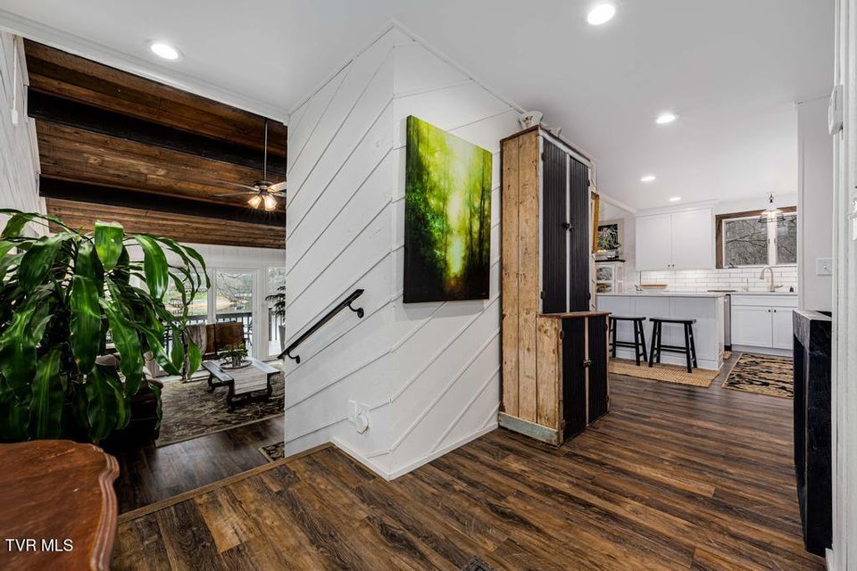 Photo #40: 487 Lakeshore Road