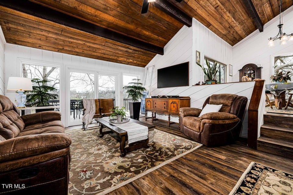 Photo #41: 487 Lakeshore Road