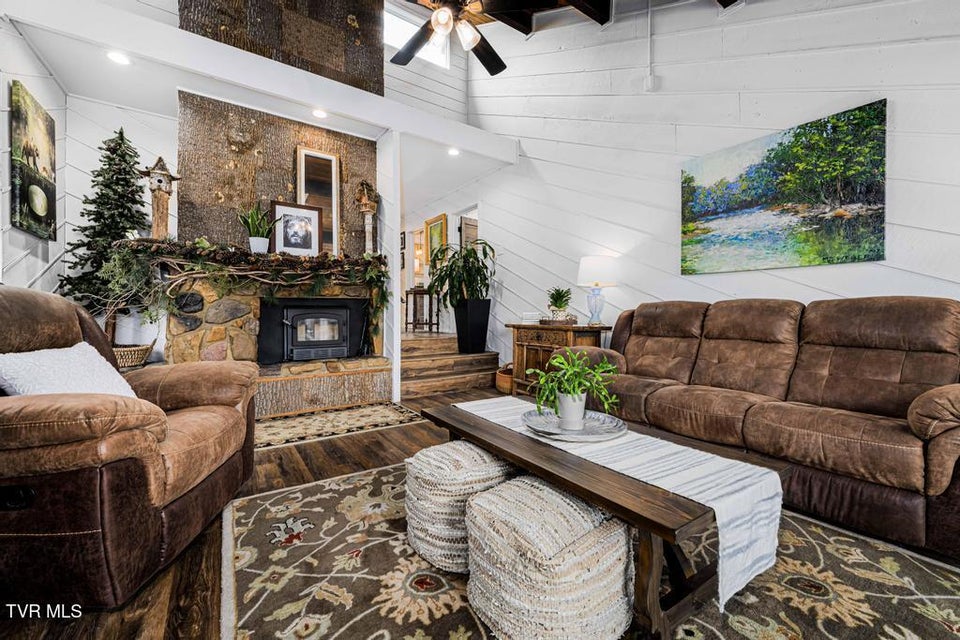 Photo #43: 487 Lakeshore Road