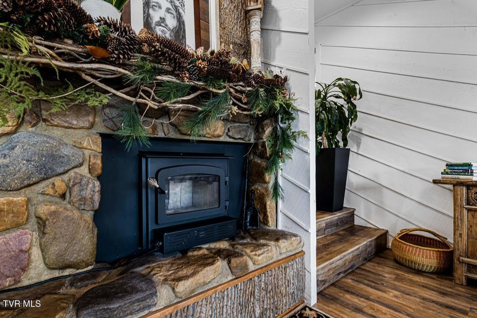 Photo #45: 487 Lakeshore Road