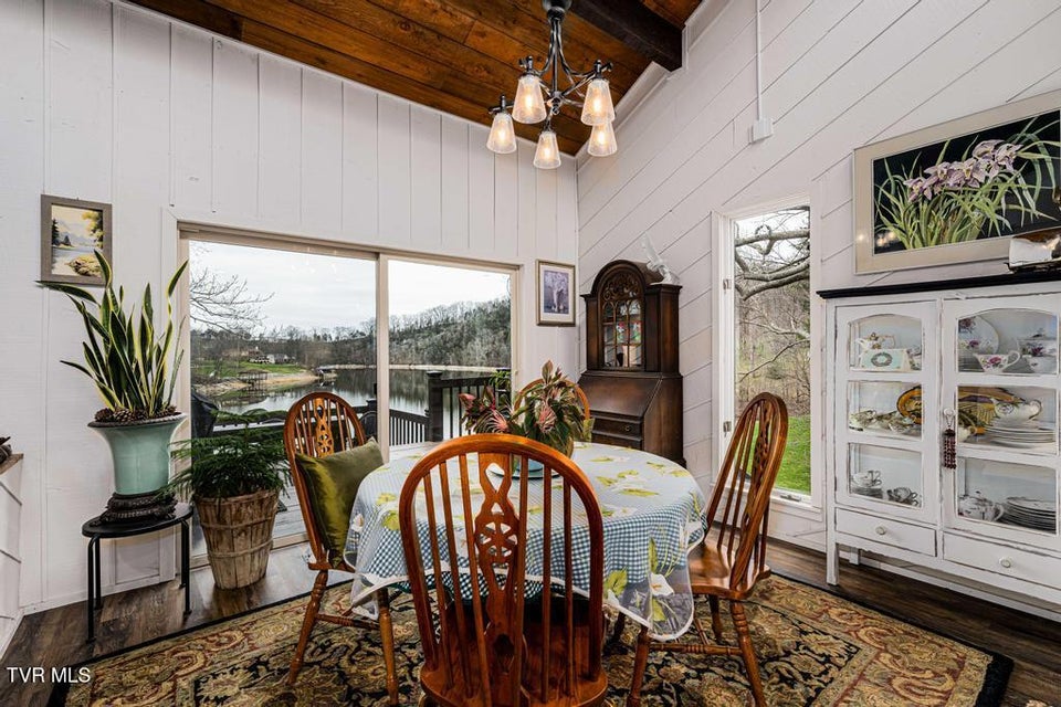 Photo #46: 487 Lakeshore Road