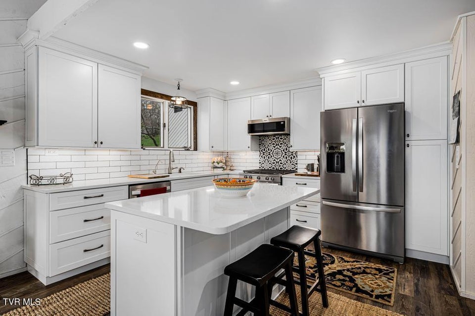 Photo #47: 487 Lakeshore Road