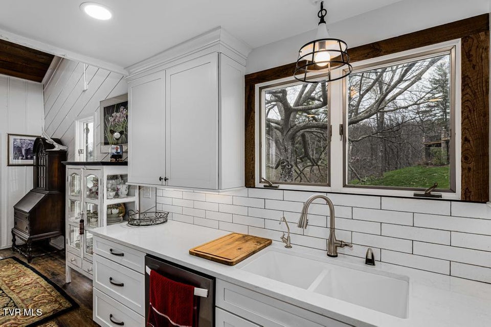 Photo #49: 487 Lakeshore Road