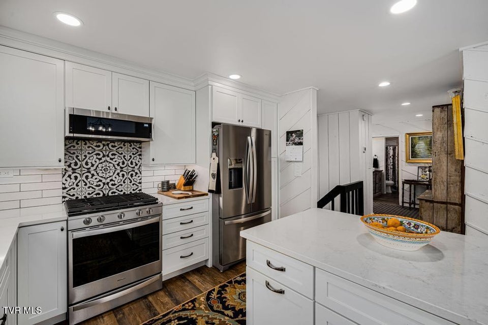 Photo #50: 487 Lakeshore Road