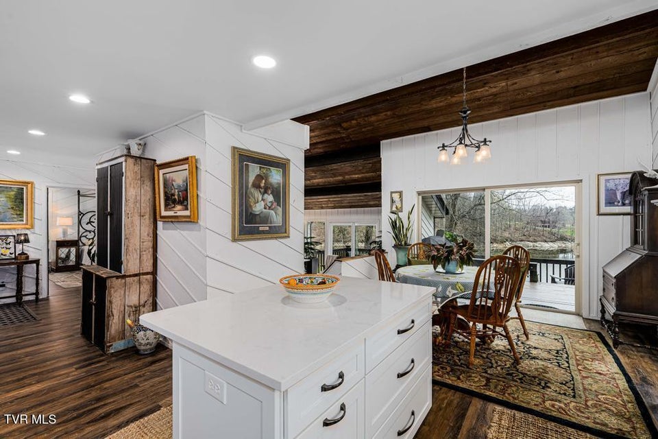 Photo #51: 487 Lakeshore Road