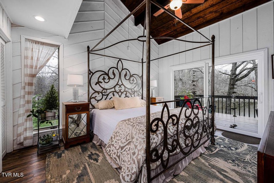 Photo #53: 487 Lakeshore Road