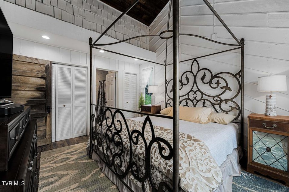 Photo #54: 487 Lakeshore Road