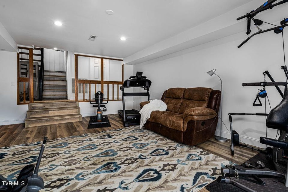 Photo #58: 487 Lakeshore Road