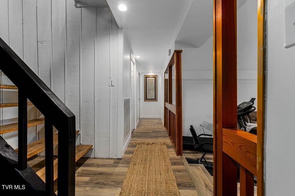 Photo #59: 487 Lakeshore Road