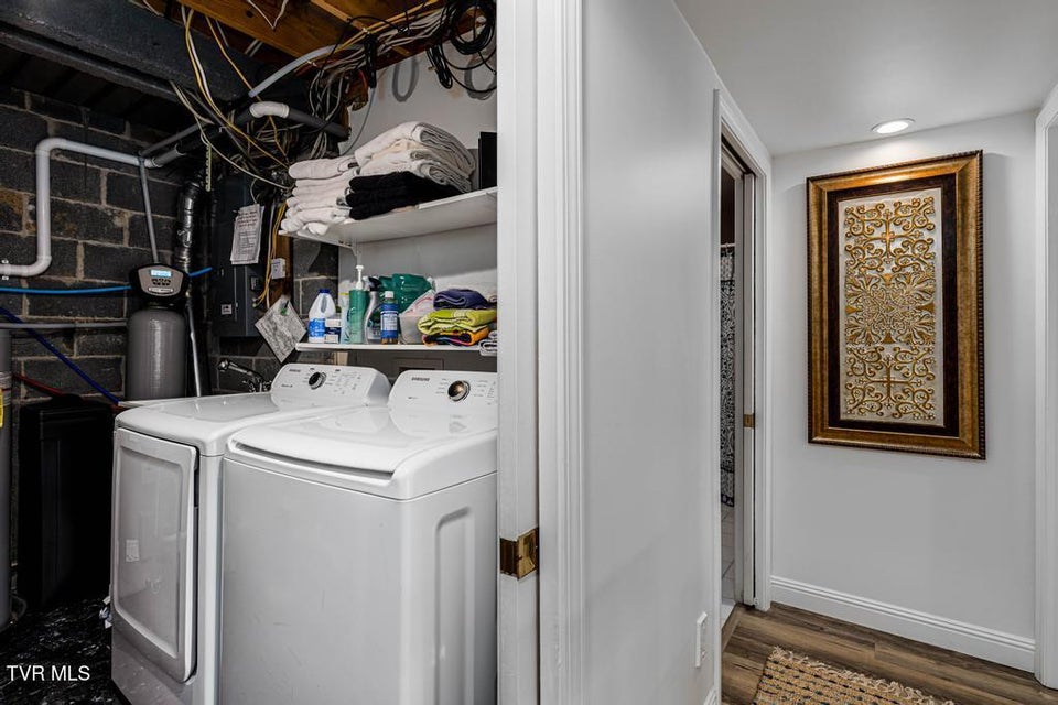 Photo #69: 487 Lakeshore Road