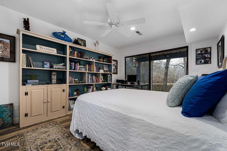 Photo #63: 487 Lakeshore Road