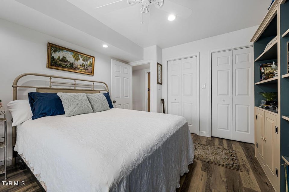 Photo #64: 487 Lakeshore Road