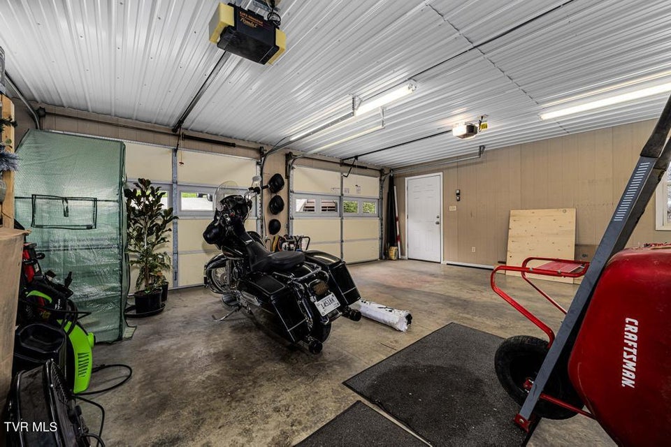 Photo #74: 487 Lakeshore Road