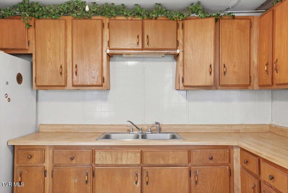 Photo #16: 1324 Davis Street