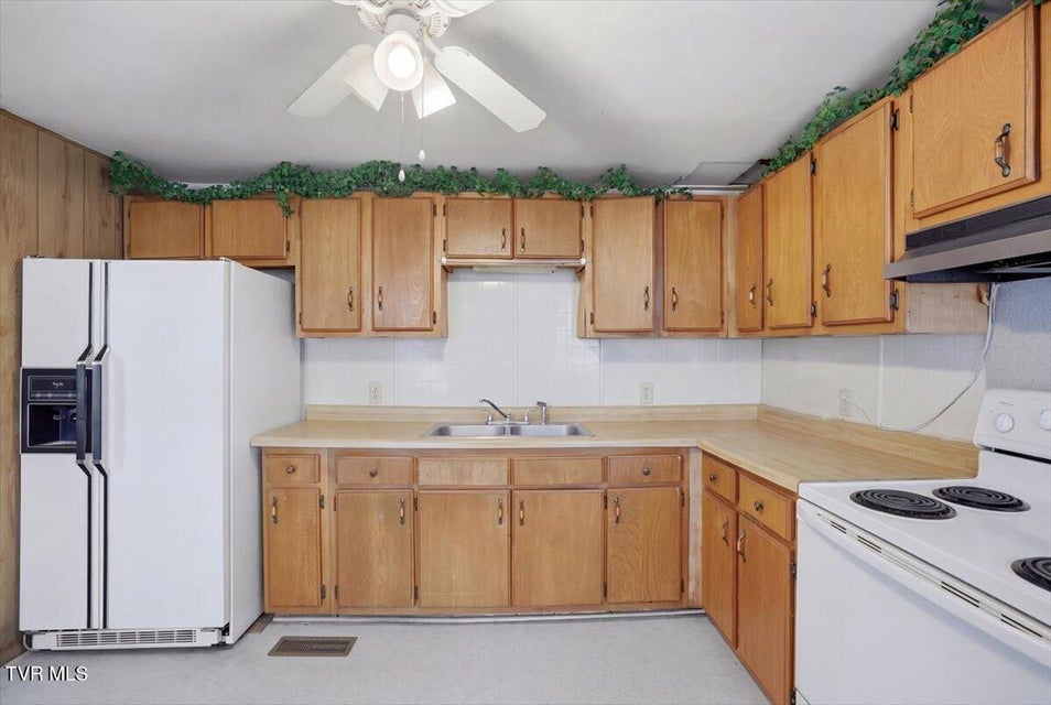 Photo #17: 1324 Davis Street