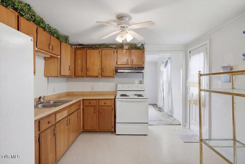 Photo #18: 1324 Davis Street