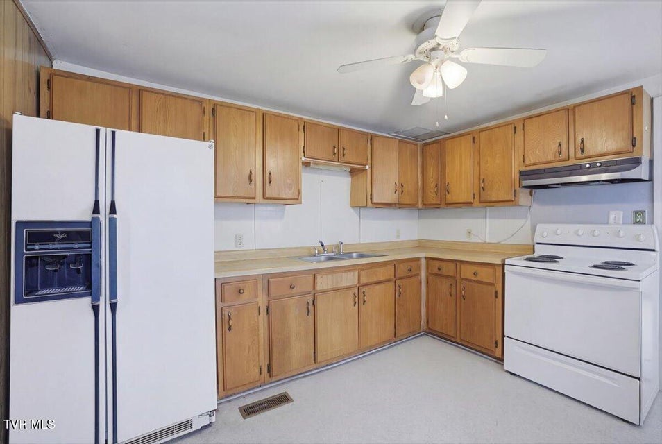 Photo #3: 1324 Davis Street