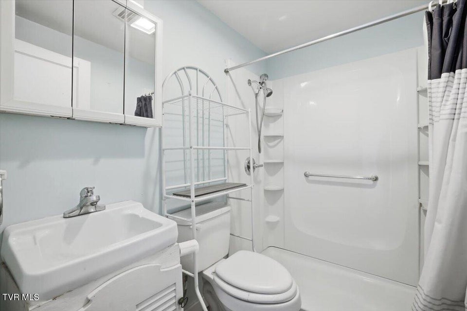 Photo #7: 1324 Davis Street