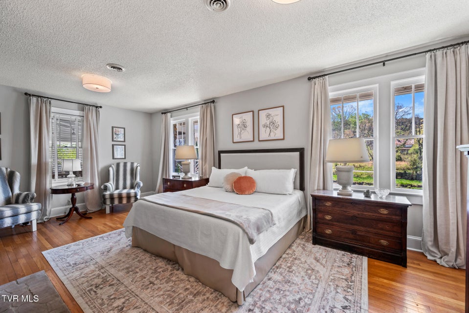 Photo #31: 1910 Riverside Road