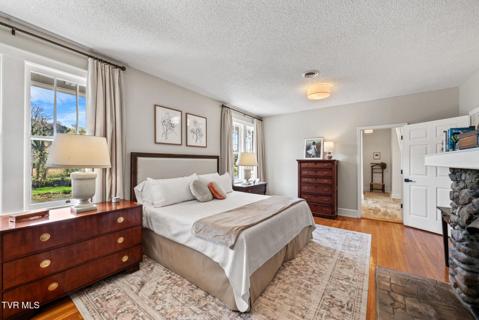 Photo #32: 1910 Riverside Road