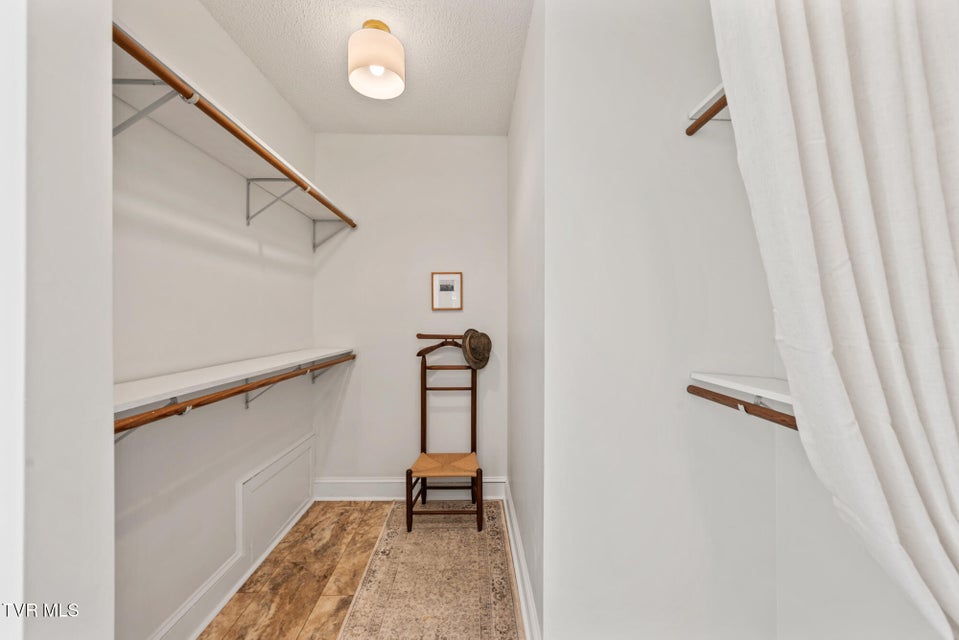 Photo #37: 1910 Riverside Road