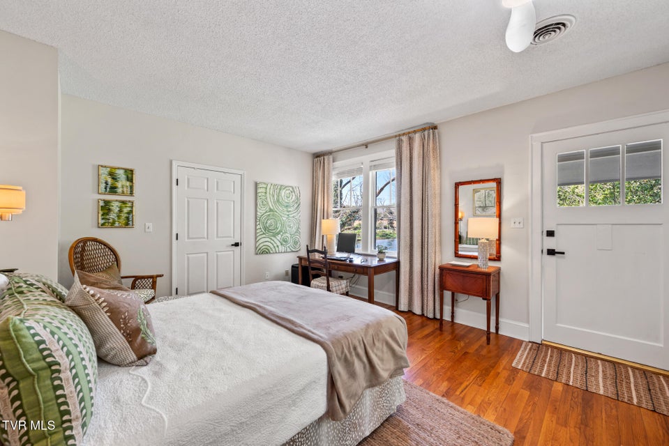 Photo #38: 1910 Riverside Road