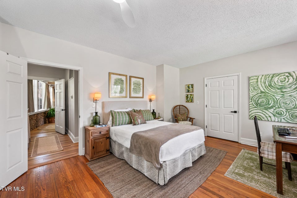 Photo #39: 1910 Riverside Road