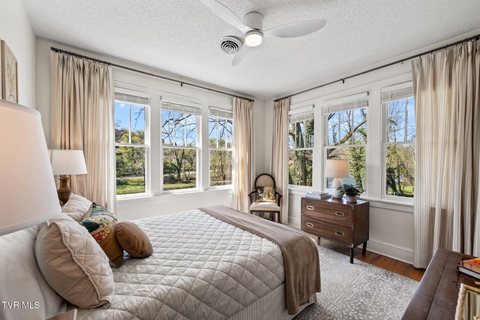 Photo #44: 1910 Riverside Road