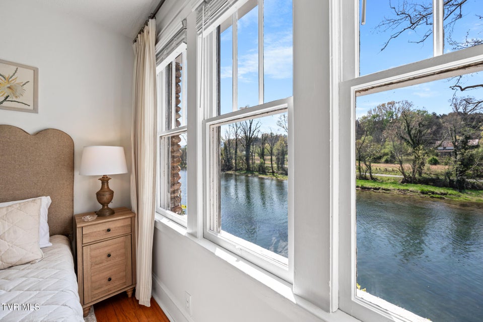 Photo #46: 1910 Riverside Road