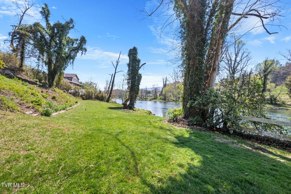 Photo #63: 1910 Riverside Road