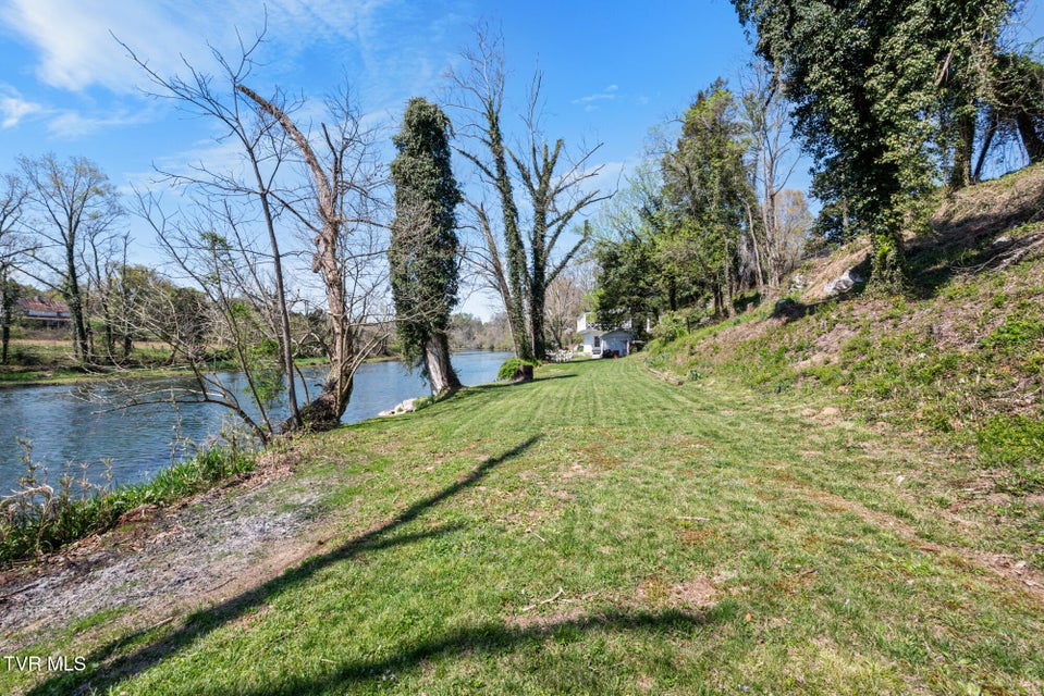 Photo #65: 1910 Riverside Road