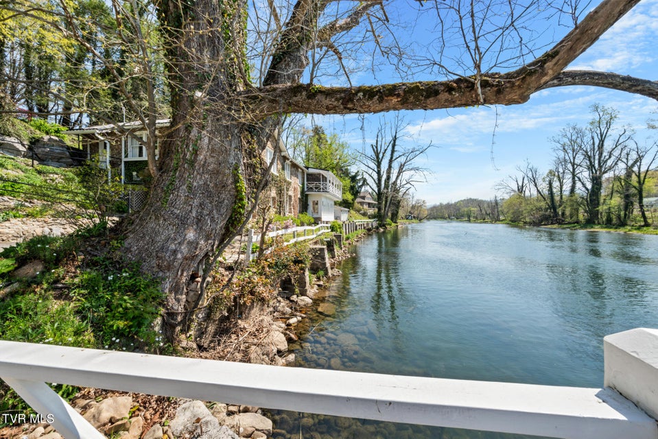 Photo #67: 1910 Riverside Road