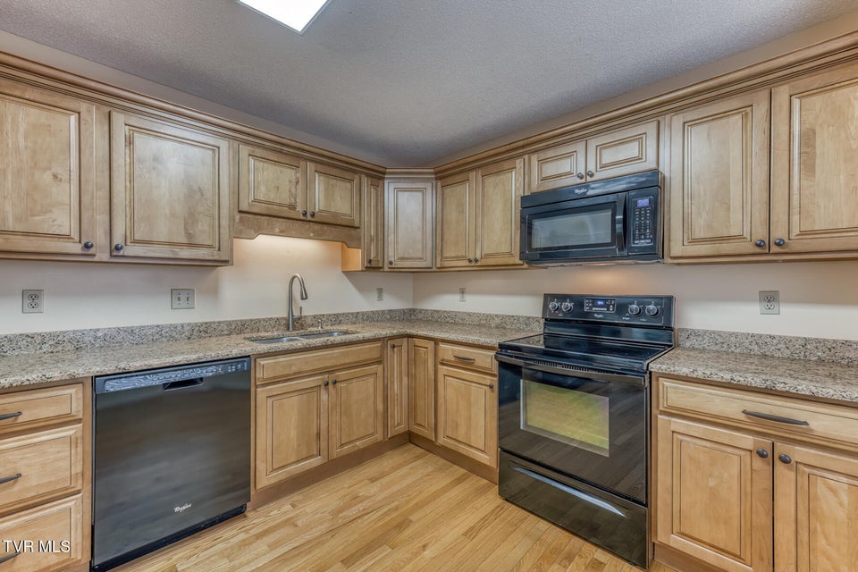 Photo #4: 600 Fleetwood Drive