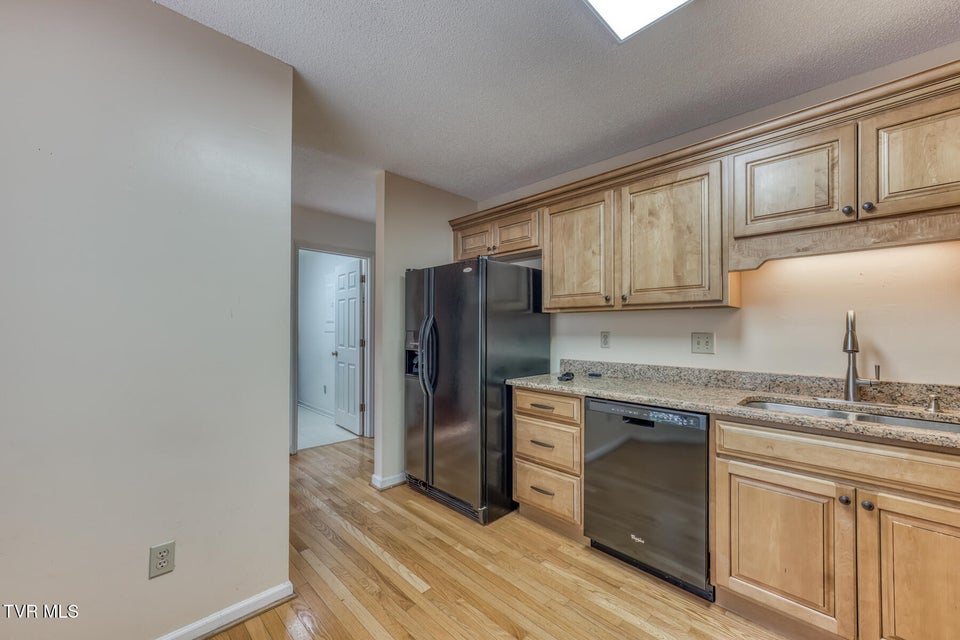 Photo #5: 600 Fleetwood Drive