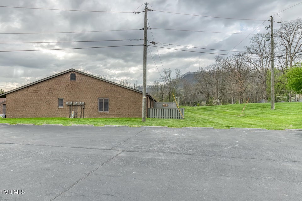 Photo #21: 600 Fleetwood Drive