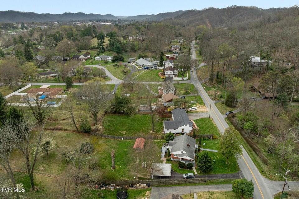 Photo #10: 533 Vance Drive Drive