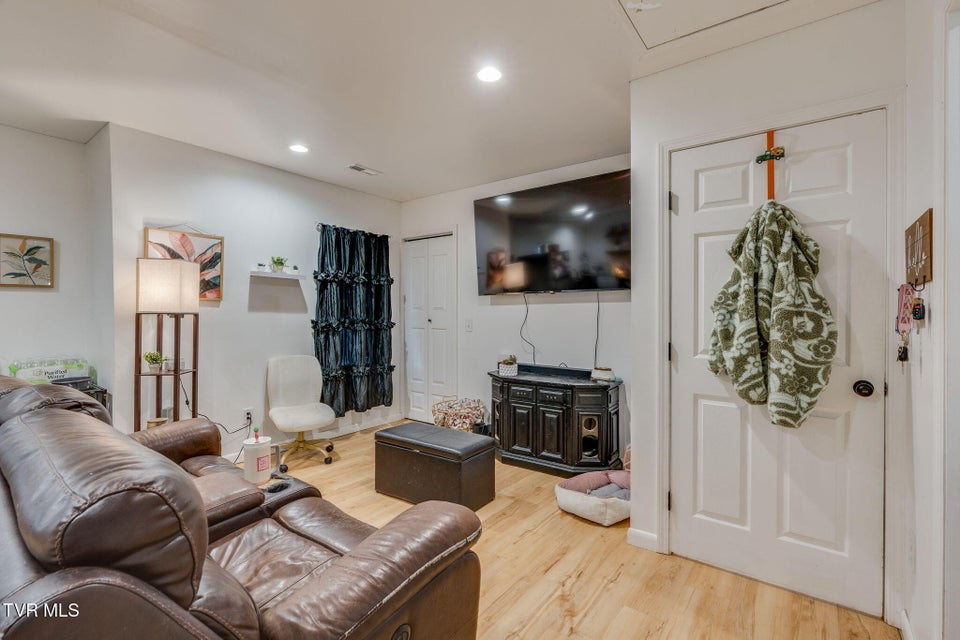 Photo #6: 403 Wilson Avenue