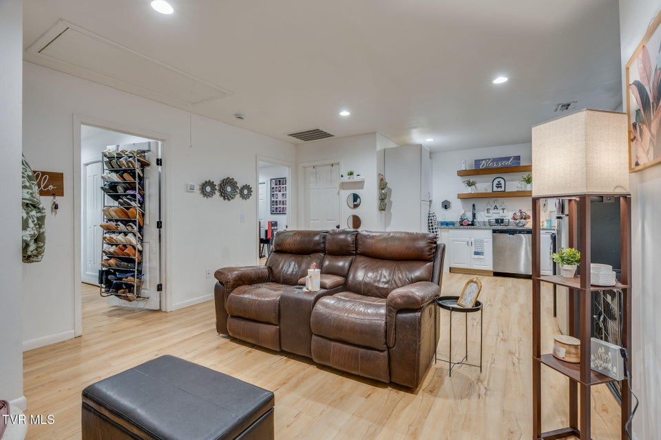 Photo #7: 403 Wilson Avenue