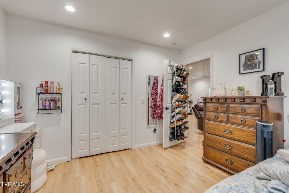 Photo #12: 403 Wilson Avenue