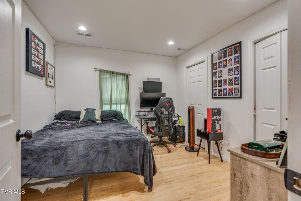 Photo #14: 403 Wilson Avenue