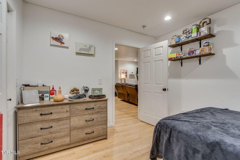 Photo #15: 403 Wilson Avenue