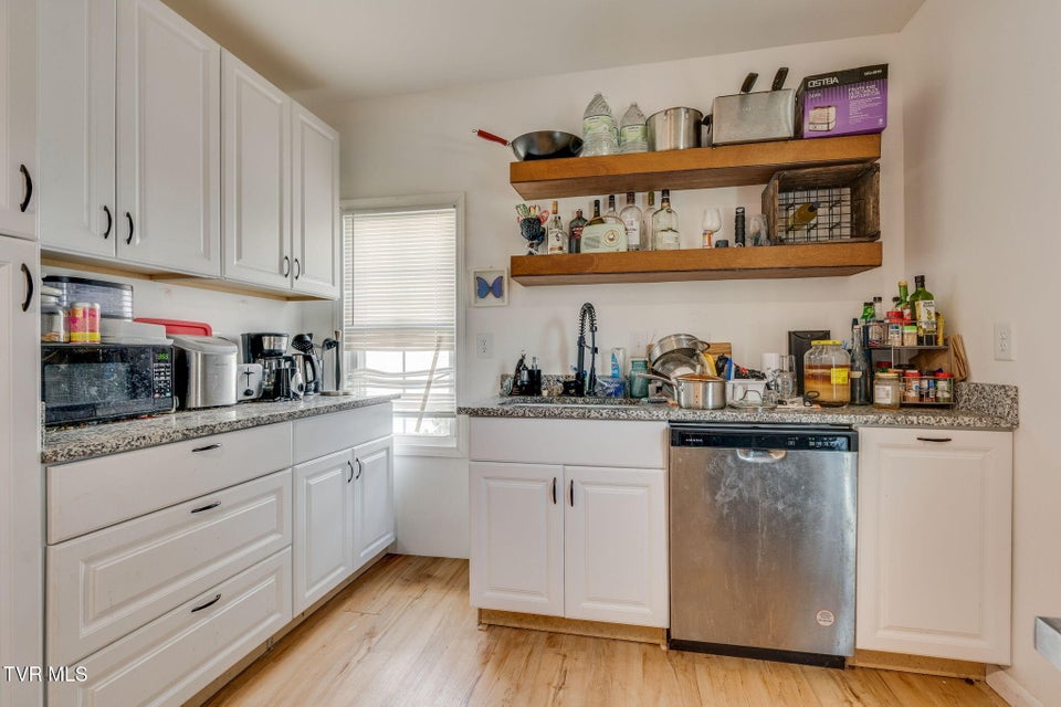 Photo #22: 403 Wilson Avenue