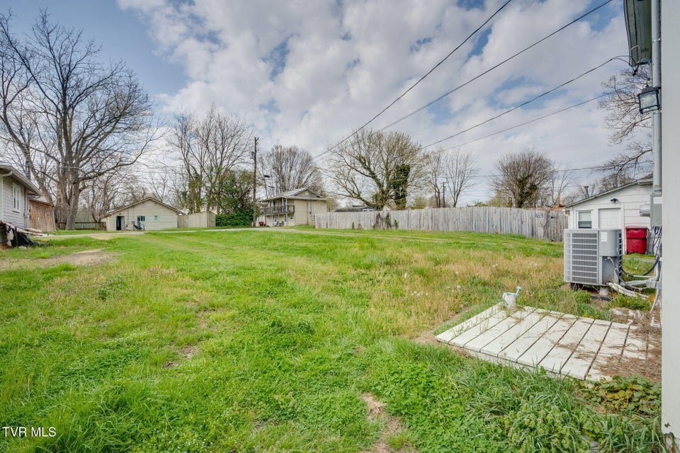 Photo #28: 403 Wilson Avenue