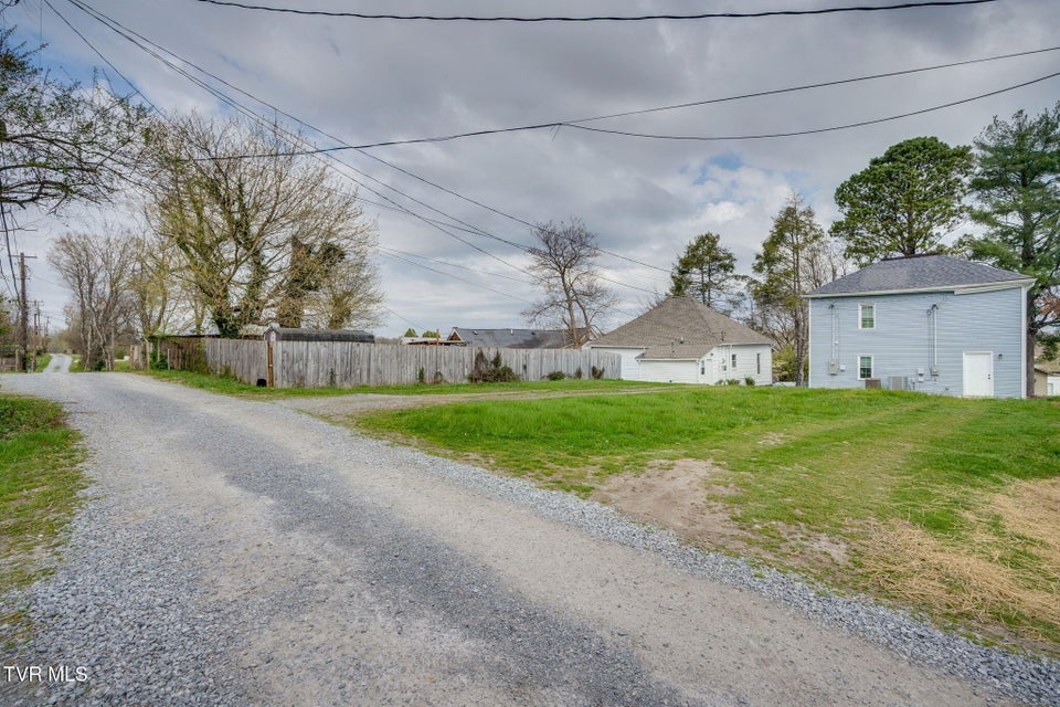 Photo #31: 403 Wilson Avenue